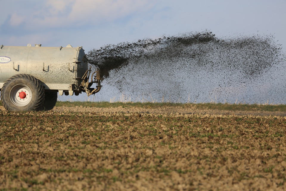 PTO gearbox being used for manure pumping